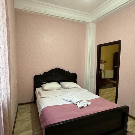 Benene'S Apartments Тбилиси Экстерьер фото