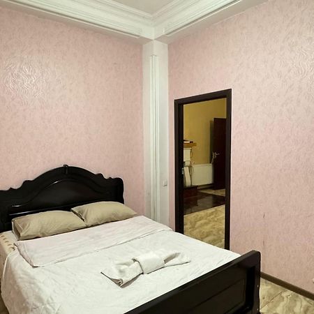 Benene'S Apartments Тбилиси Экстерьер фото