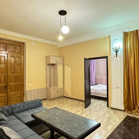 Benene'S Apartments Тбилиси Экстерьер фото